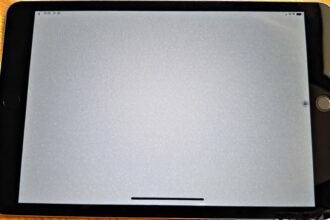 white dots on ipad screen